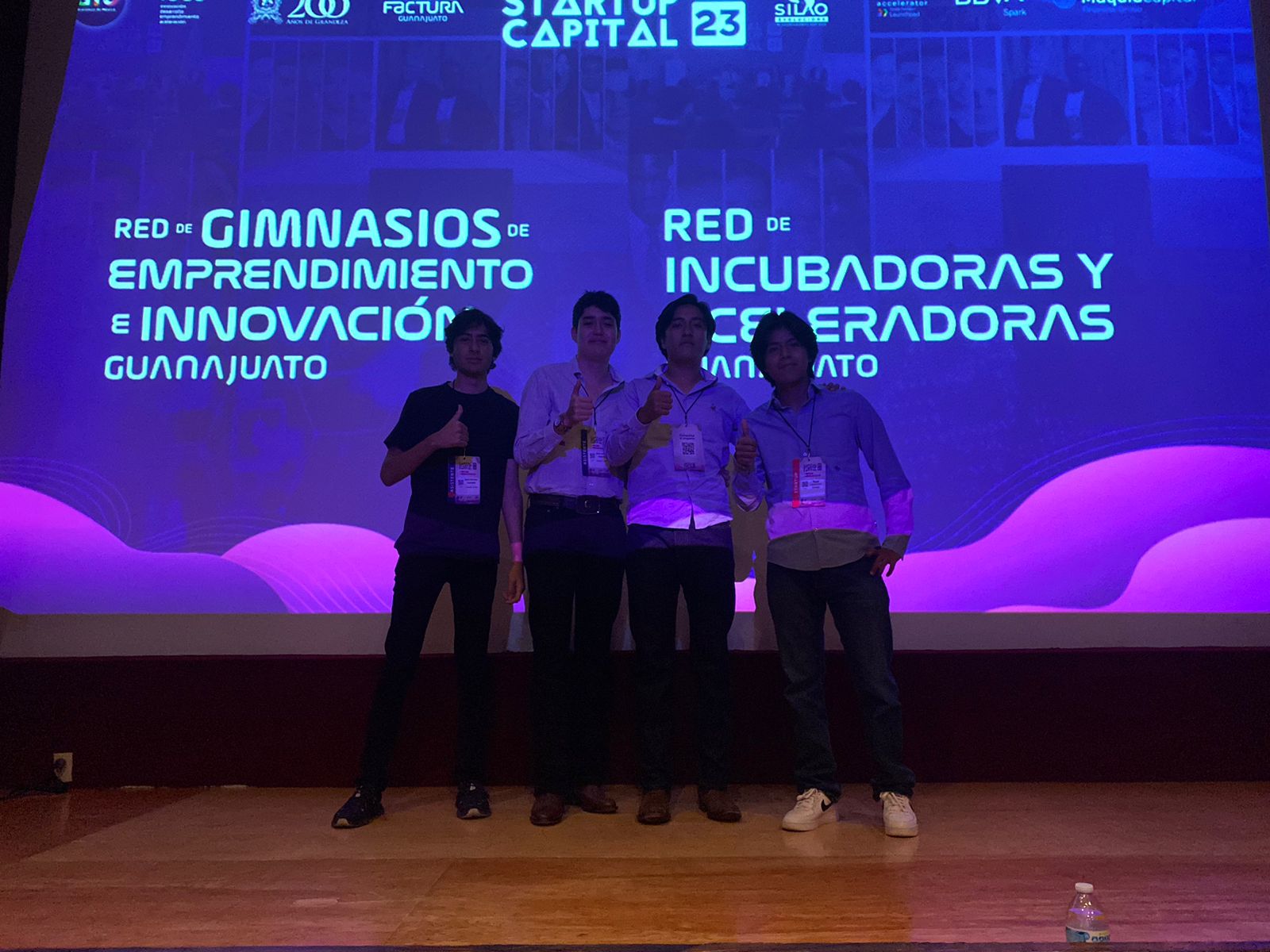 Equipo RuedaTec en ceremonia de premiación